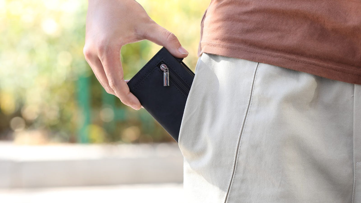 Buying a Slim Wallet: The Honest 2026 Guide - DARAKO